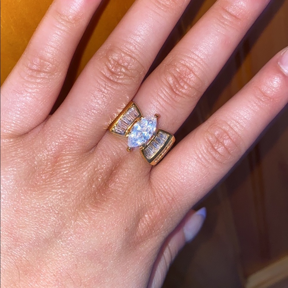 14KT GOLD DIAMOND RING